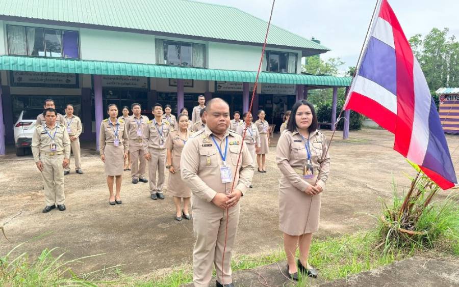 กิจกรรมเคารพธงชาติและร้องเพลงชาติไทย (ทุกวันจันทร์)